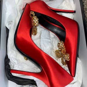 Versace V-Bow Pumps Size 38/8 US